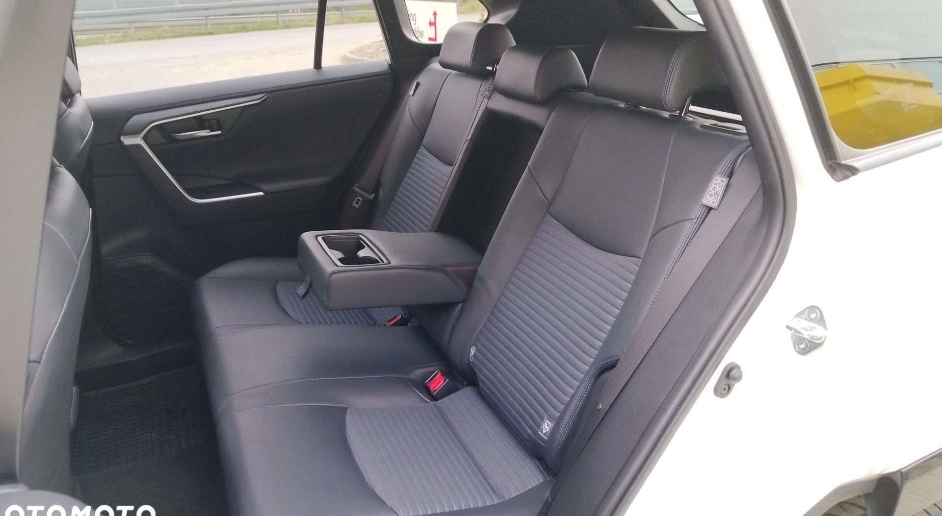 Toyota RAV4 cena 139900 przebieg: 81788, rok produkcji 2018 z Legionowo małe 466